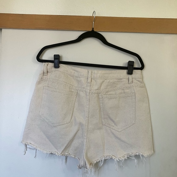 Boohoo beige denim cutoff shorts - Picture 6 of 6